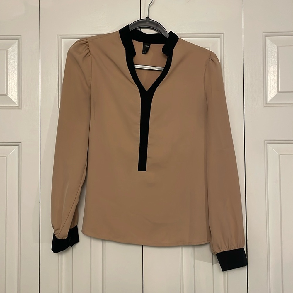 3 FOR $15 ‼️ Black and tan SHEIN blouse